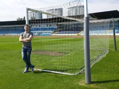 Michele sul prato dello stadio Pasienky di Bratislava